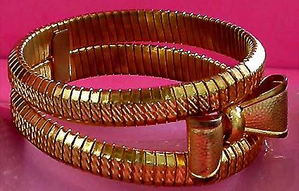 a beautiful vintage costume jewelry bracelet unsigned