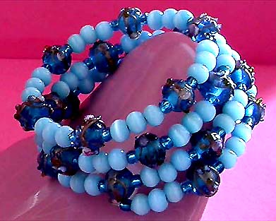 a beautiful vintage costume jewelry bracelet unsigned