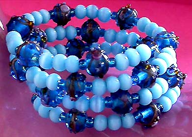 a beautiful vintage costume jewelry bracelet unsigned