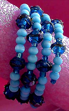 a beautiful vintage costume jewelry bracelet unsigned