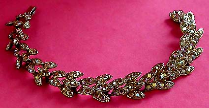 a beautiful vintage costume jewelry bracelet unsigned