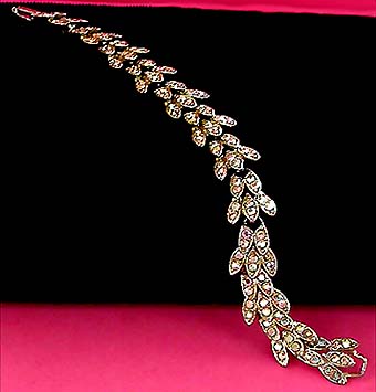 a beautiful vintage costume jewelry bracelet unsigned