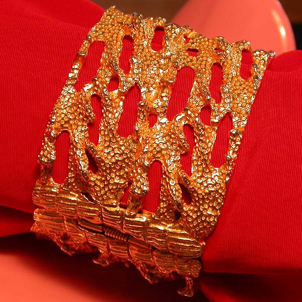 a beautiful vintage costume jewelry bracelet signed Hobe