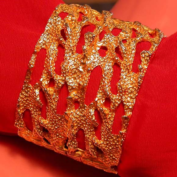 a beautiful vintage costume jewelry bracelet signed Hobe