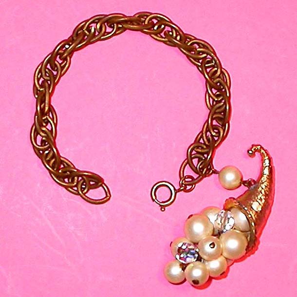 a beautiful vintage costume jewelry bracelet unsigned