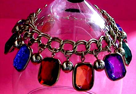 a beautiful vintage costume jewelry bracelet unsigned
