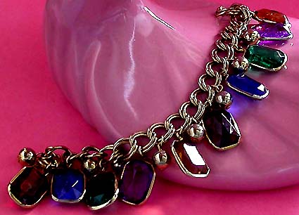 a beautiful vintage costume jewelry bracelet unsigned