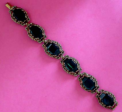 a beautiful vintage costume jewelry bracelet unsigned