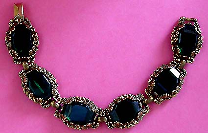 a beautiful vintage costume jewelry bracelet unsigned