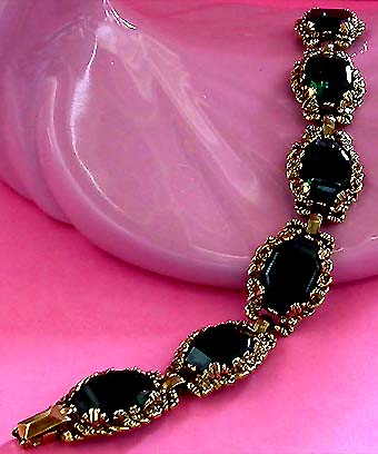 a beautiful vintage costume jewelry bracelet unsigned