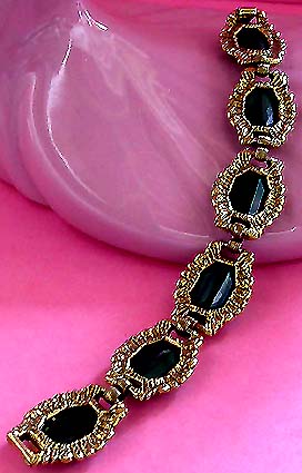a beautiful vintage costume jewelry bracelet unsigned