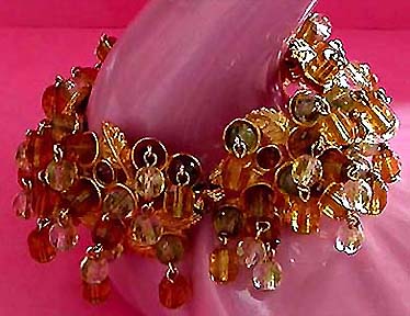 a beautiful vintage costume jewelry bracelet unsigned