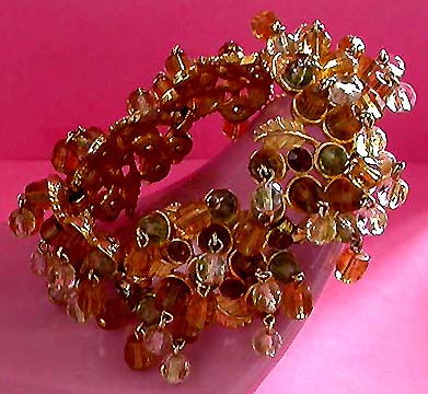 a beautiful vintage costume jewelry bracelet unsigned