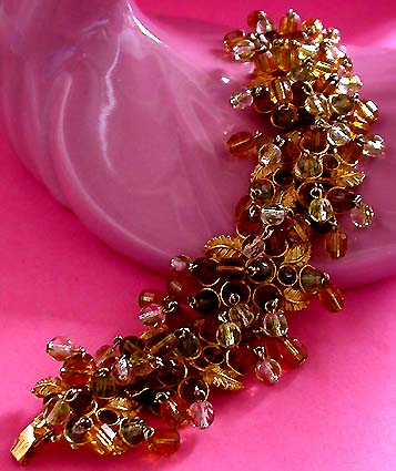 a beautiful vintage costume jewelry bracelet unsigned