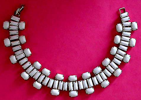 a beautiful vintage costume jewelry bracelet unsigned