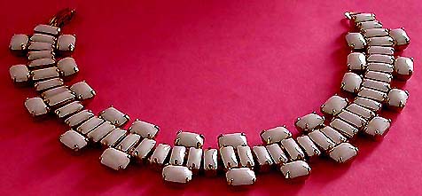 a beautiful vintage costume jewelry bracelet unsigned