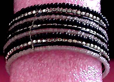 a beautiful vintage costume jewelry bracelet unsigned