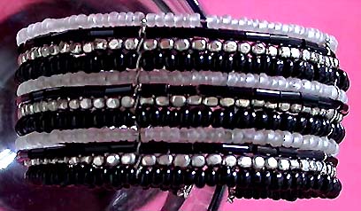 a beautiful vintage costume jewelry bracelet unsigned