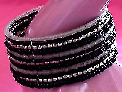 a beautiful vintage costume jewelry bracelet unsigned