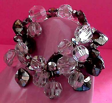 a beautiful vintage costume jewelry bracelet unsigned