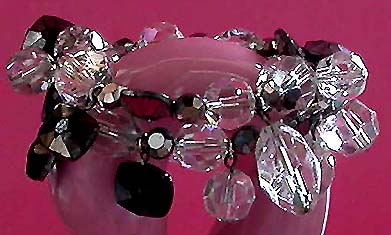a beautiful vintage costume jewelry bracelet unsigned