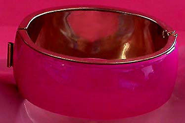 a beautiful vintage costume jewelry bracelet unsigned