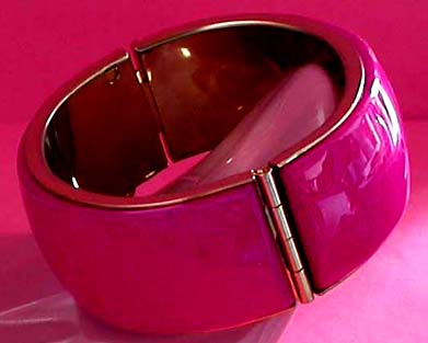 a beautiful vintage costume jewelry bracelet unsigned