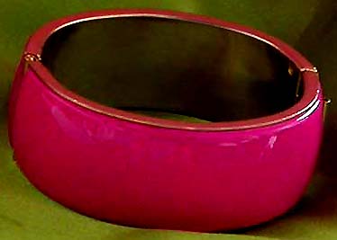 a beautiful vintage costume jewelry bracelet unsigned