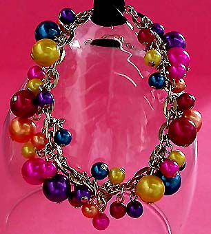 a beautiful vintage costume jewelry bracelet unsigned
