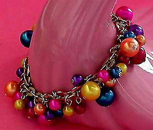 a beautiful vintage costume jewelry bracelet unsigned