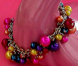 a beautiful vintage costume jewelry bracelet unsigned