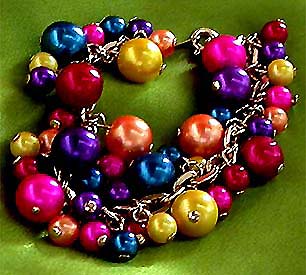 a beautiful vintage costume jewelry bracelet unsigned