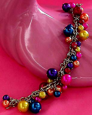a beautiful vintage costume jewelry bracelet unsigned