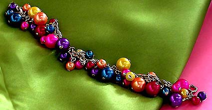 a beautiful vintage costume jewelry bracelet unsigned