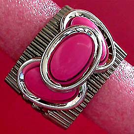 a beautiful vintage costume jewelry bracelet unsigned