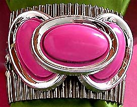 a beautiful vintage costume jewelry bracelet unsigned