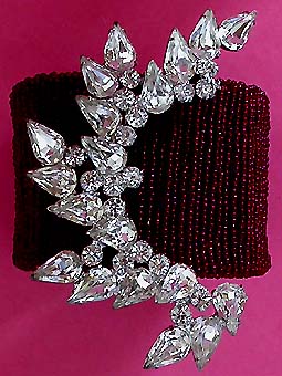 a beautiful vintage costume jewelry bracelet unsigned