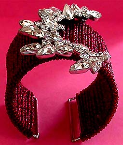 a beautiful vintage costume jewelry bracelet unsigned