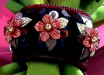 a beautiful vintage costume jewelry bracelet unsigned