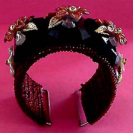 a beautiful vintage costume jewelry bracelet unsigned