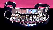 a beautiful vintage costume jewelry bracelet unsigned