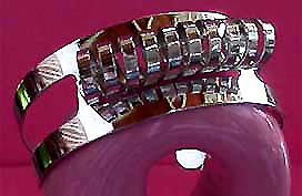 a beautiful vintage costume jewelry bracelet unsigned