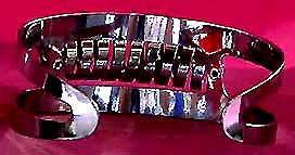 a beautiful vintage costume jewelry bracelet unsigned