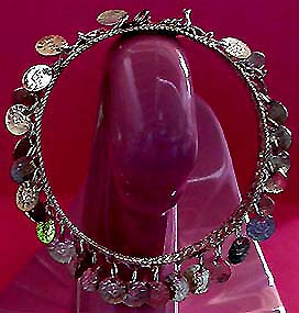 a beautiful vintage costume jewelry bracelet unsigned
