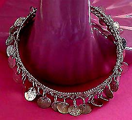 a beautiful vintage costume jewelry bracelet unsigned