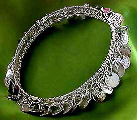a beautiful vintage costume jewelry bracelet unsigned