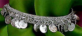 a beautiful vintage costume jewelry bracelet unsigned