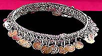 a beautiful vintage costume jewelry crystal rhinestone bracelet