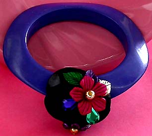 a beautiful vintage costume jewelry bracelet unsigned