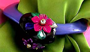 a beautiful vintage costume jewelry bracelet unsigned